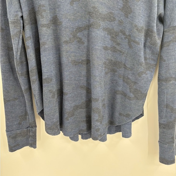 Michael Stars Blue Evereve Marcy Camo Print Thermal Tunic Top Womens Medium - Picture 5 of 12
